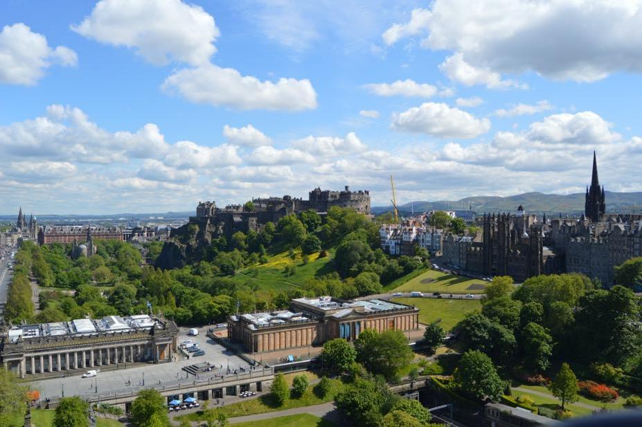 概述 of Edinburgh featuring church spire and castle